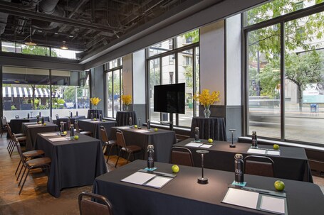 Hotel Felix River North Magnificent Mile - Image 31
