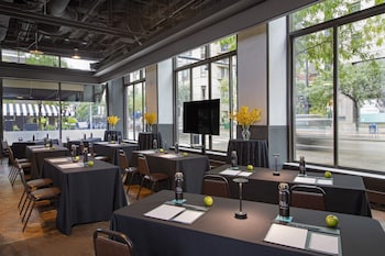 Meeting space at Hotel Felix River North/Magnificent Mile
