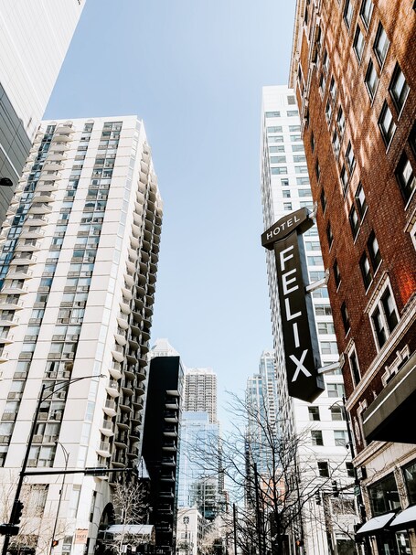 Hotel Felix River North Magnificent Mile - Image 59