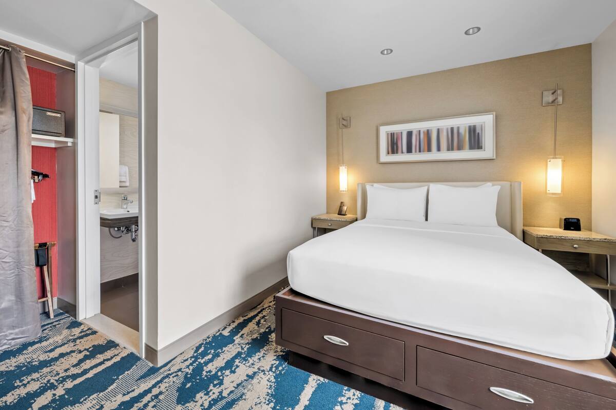 Egyptian cotton sheets, premium bedding, down comforters, in-room safe