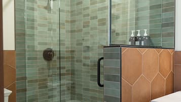 Superior Double Room, 2 Queen Beds, Mountain View | Bathroom