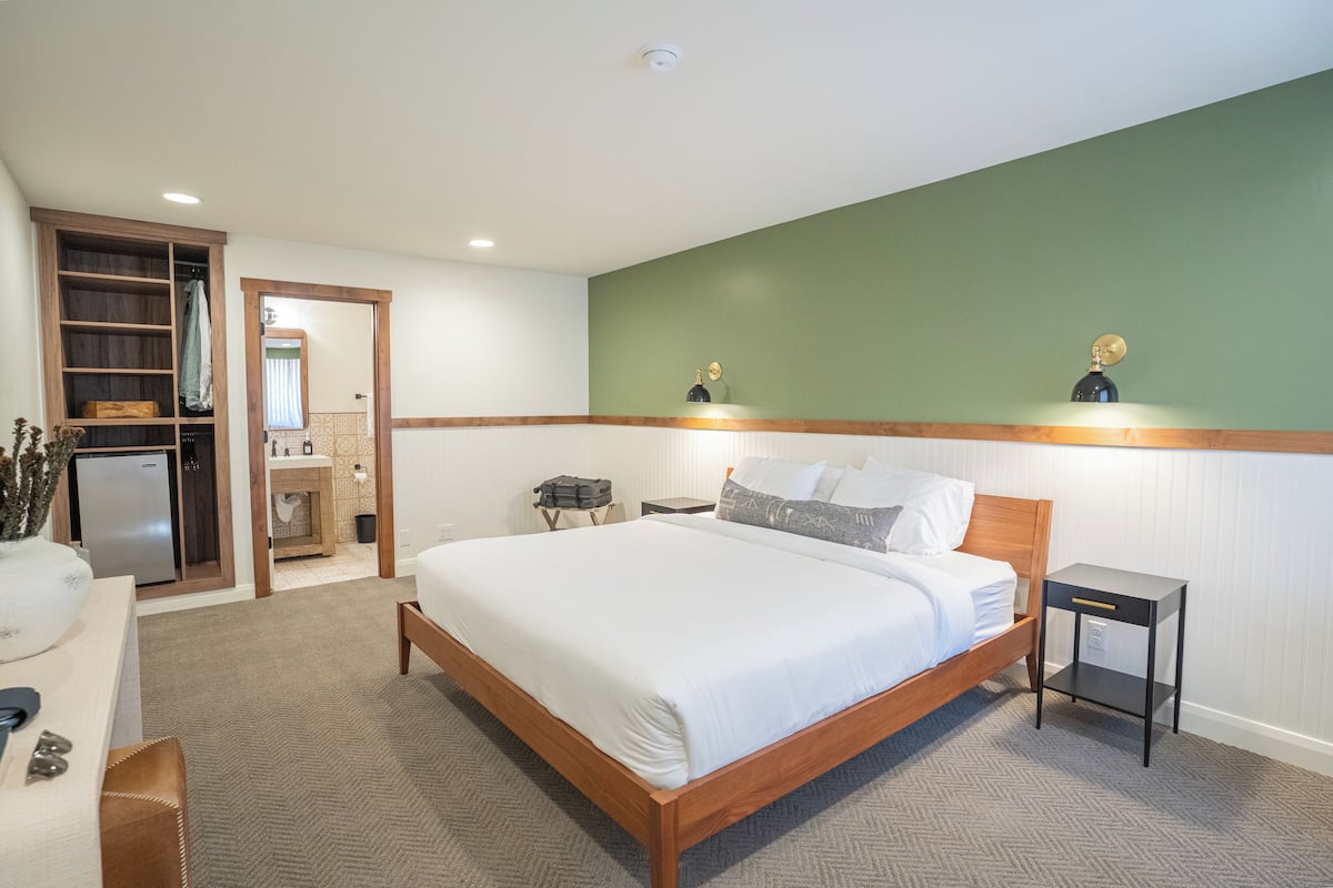 Deluxe Room | 1 bedroom, free WiFi, bed sheets, alarm clocks