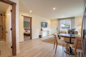 Family Room | Living area | 50-inch Smart TV with digital channels, Netflix, Hulu