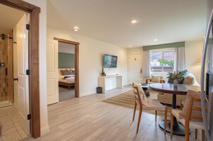 Family Room | Living area | 50-inch Smart TV with digital channels, Netflix, Hulu