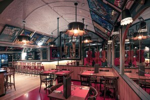 Bar (in der Unterkunft)