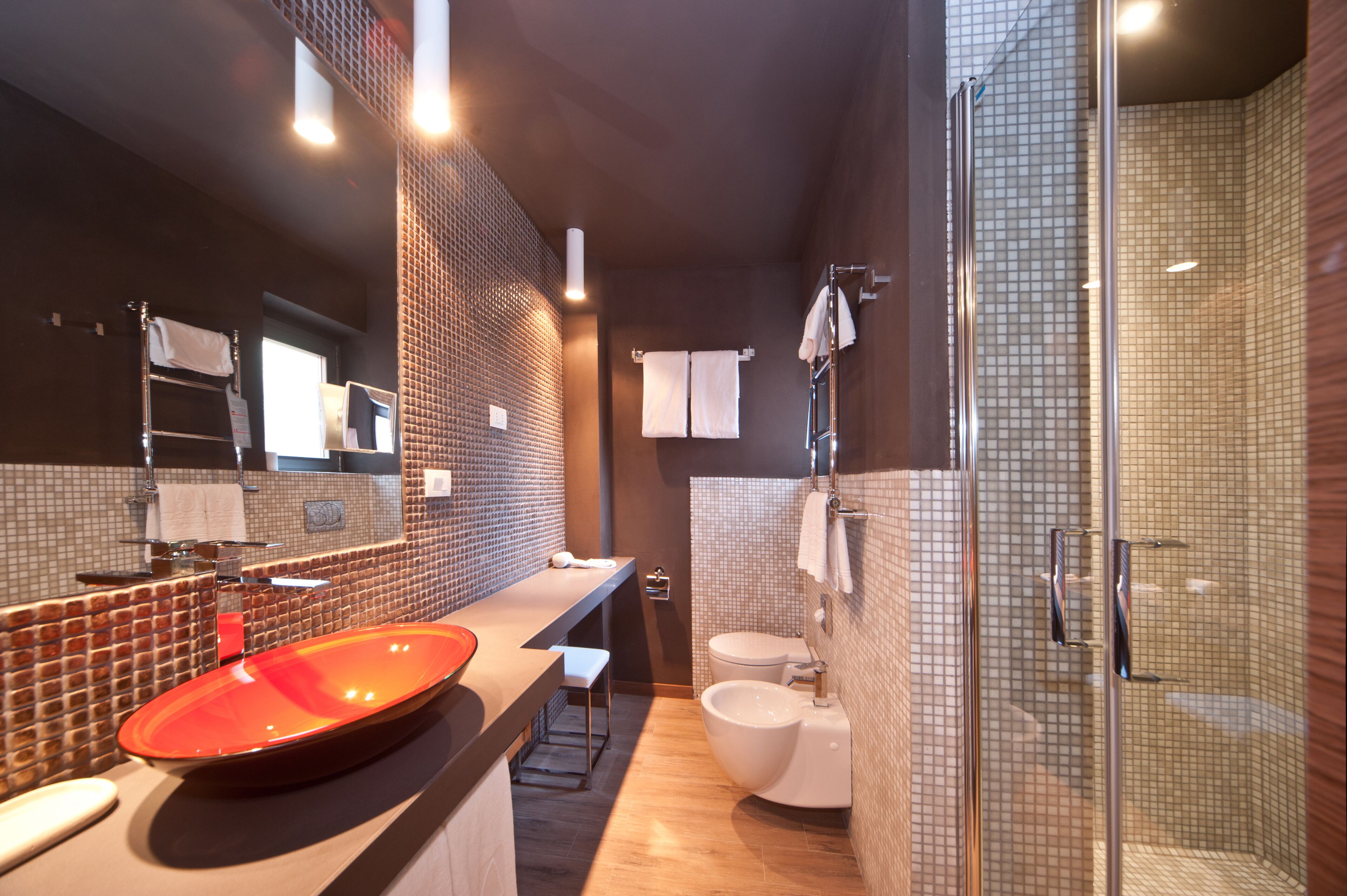 shower, free toiletries, hair dryer, bidet