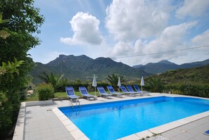 Piscina a l'aire lliure de temporada 