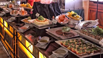 Breakfast (LKR 2940 per person)