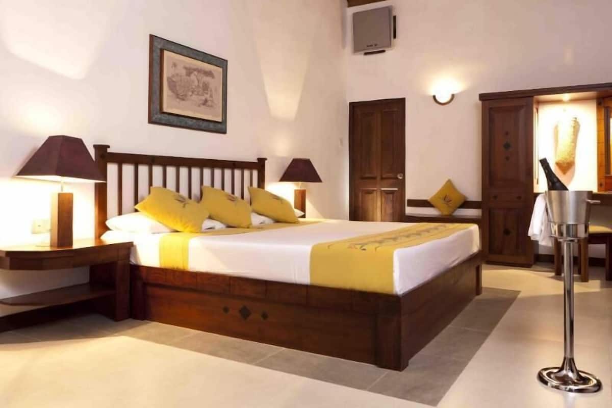 Ropa de cama de alta calidad y minibar