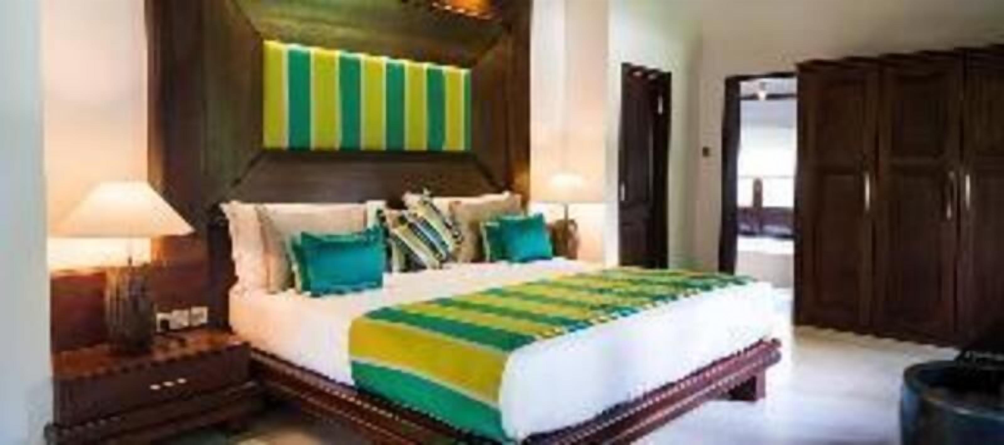 Ropa de cama de alta calidad y minibar 