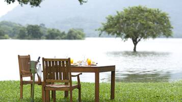 Breakfast, lunch and dinner served