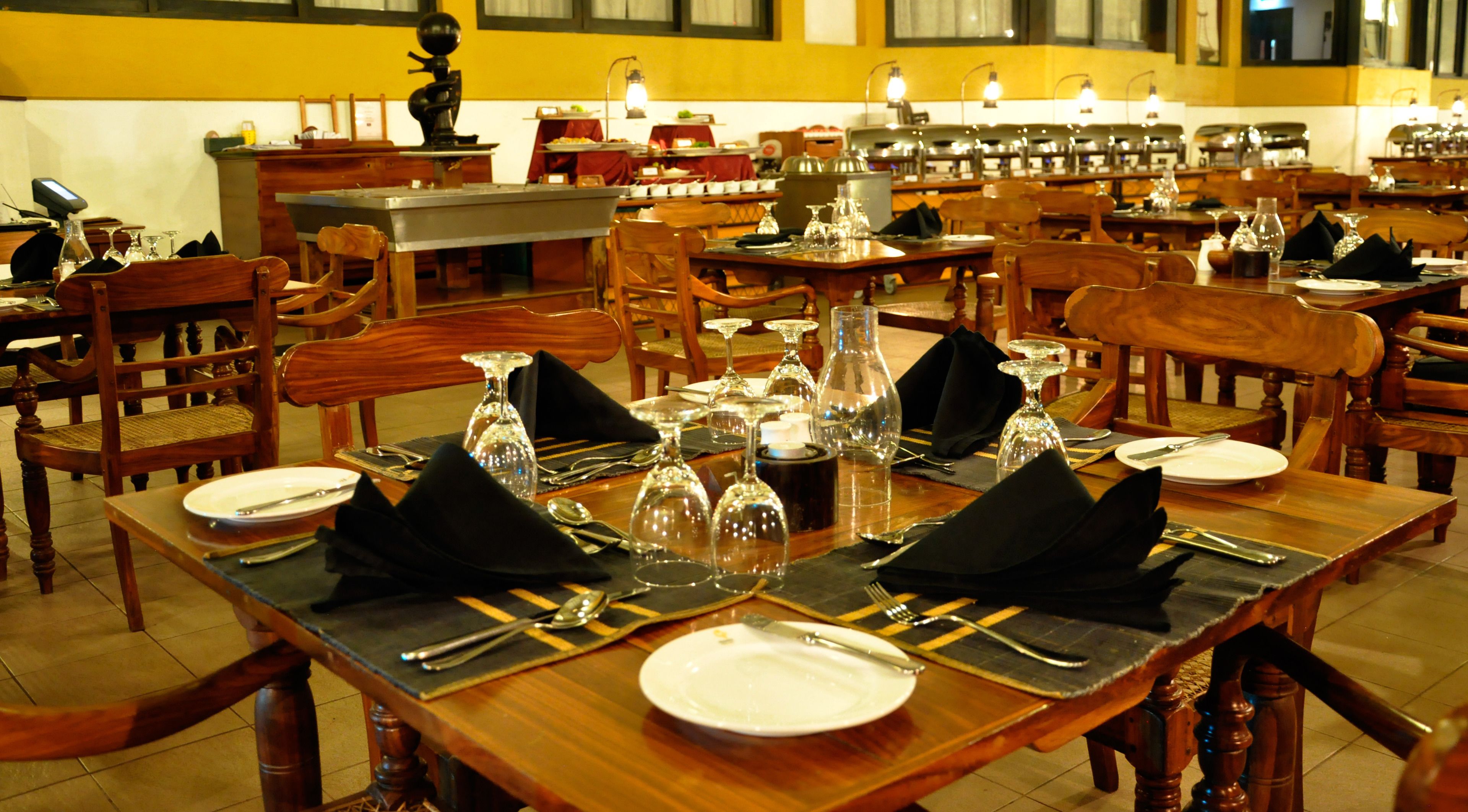 breakfast, lunch and dinner served