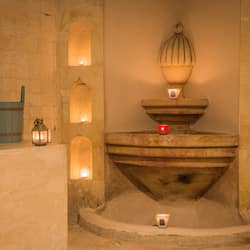 Espace de soins pour les couples, bain à remous, hammam, soins corporels