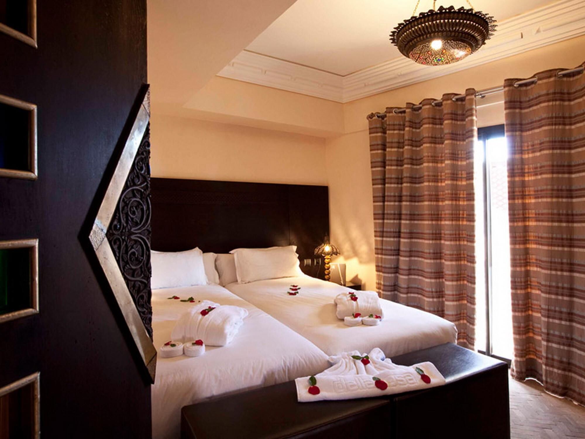 Ropa de cama de alta calidad, camas Select Comfort y minibar 