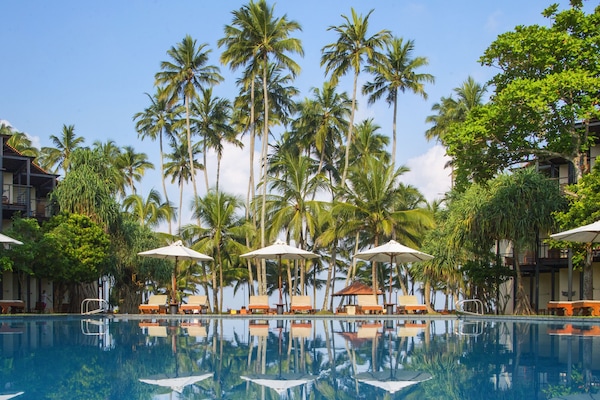 2 outdoor pools, pool umbrellas, sun loungers