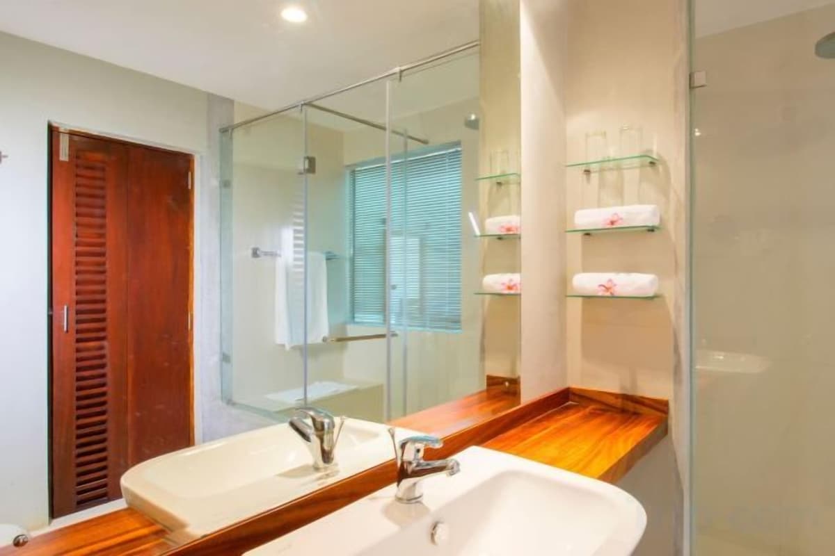 Bathroom | Free toiletries, hair dryer, towels