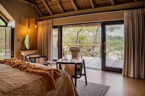Suite | Premium bedding, minibar, in-room safe, bed sheets - Thornybush Game Lodge (Hoedspruit)