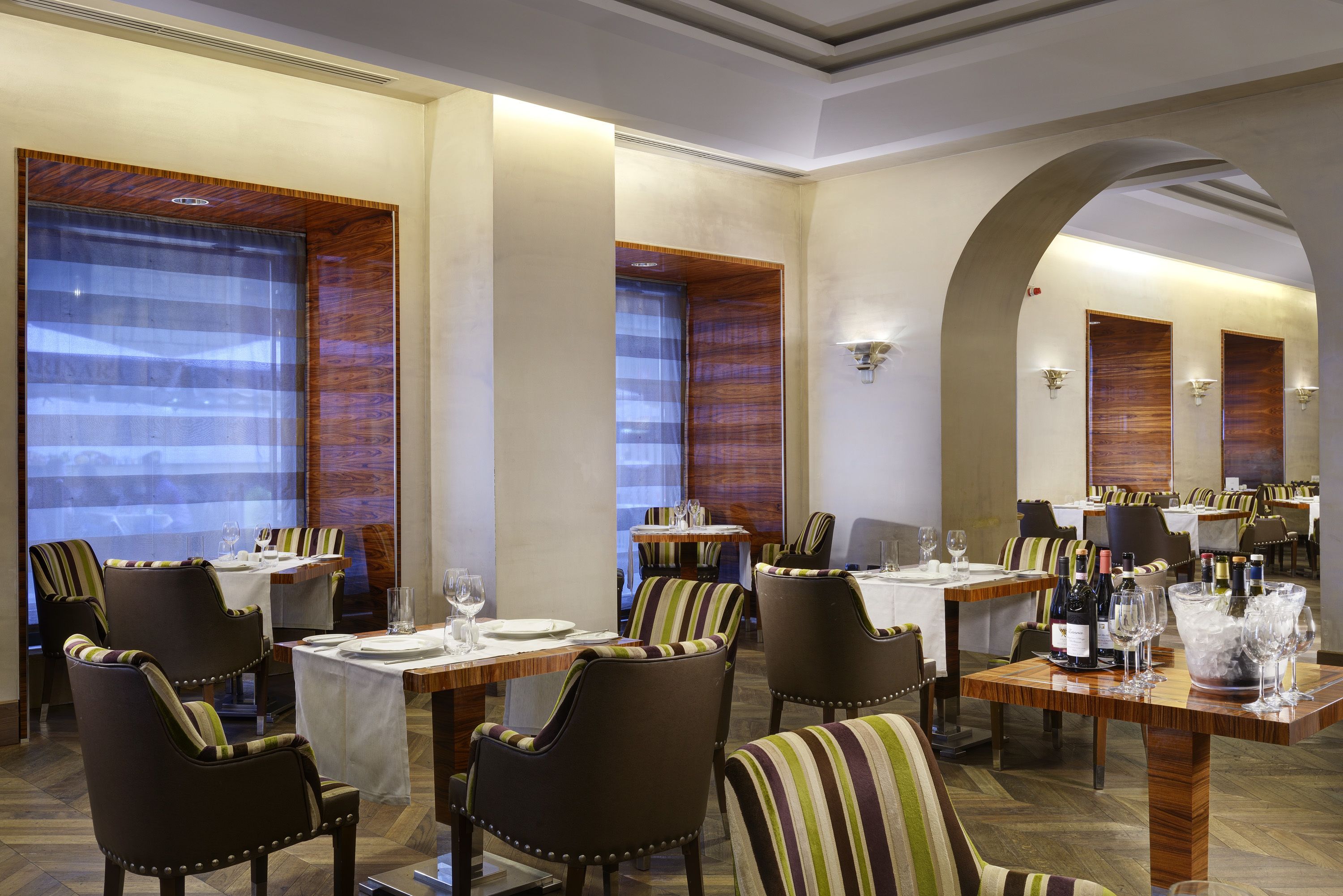 lunch and dinner served, italian cuisine