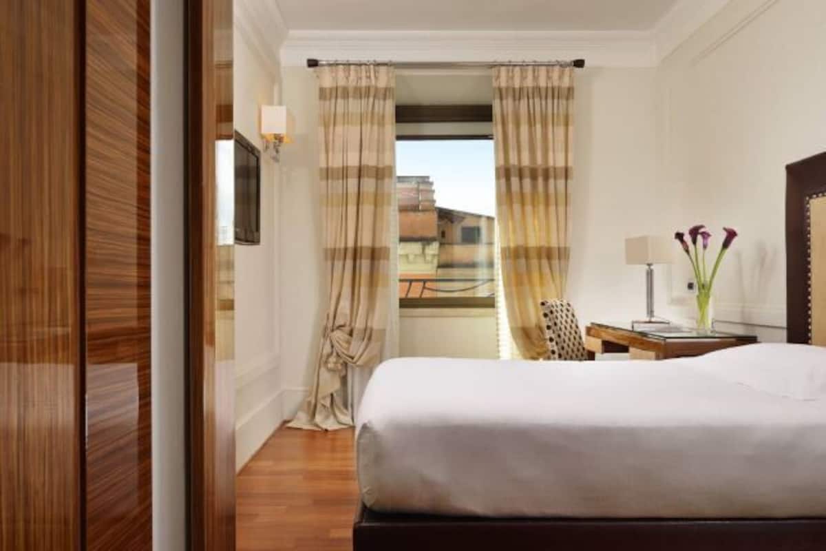 Allergiatestatut vuodevaatteet, untuvapeitot, tallelokero huoneessa