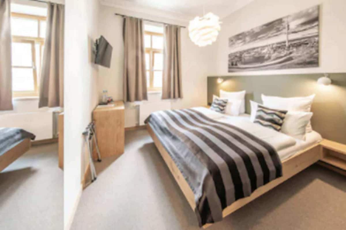 Allergikerbettwaren, Zimmersafe, Schreibtisch