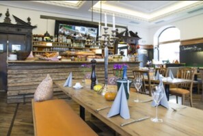 Daily continental breakfast for a fee - Hotel Am Markt (Munich)