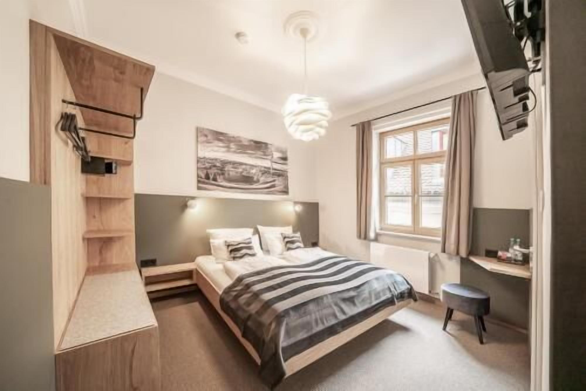 Allergikerbettwaren, Zimmersafe, Schreibtisch