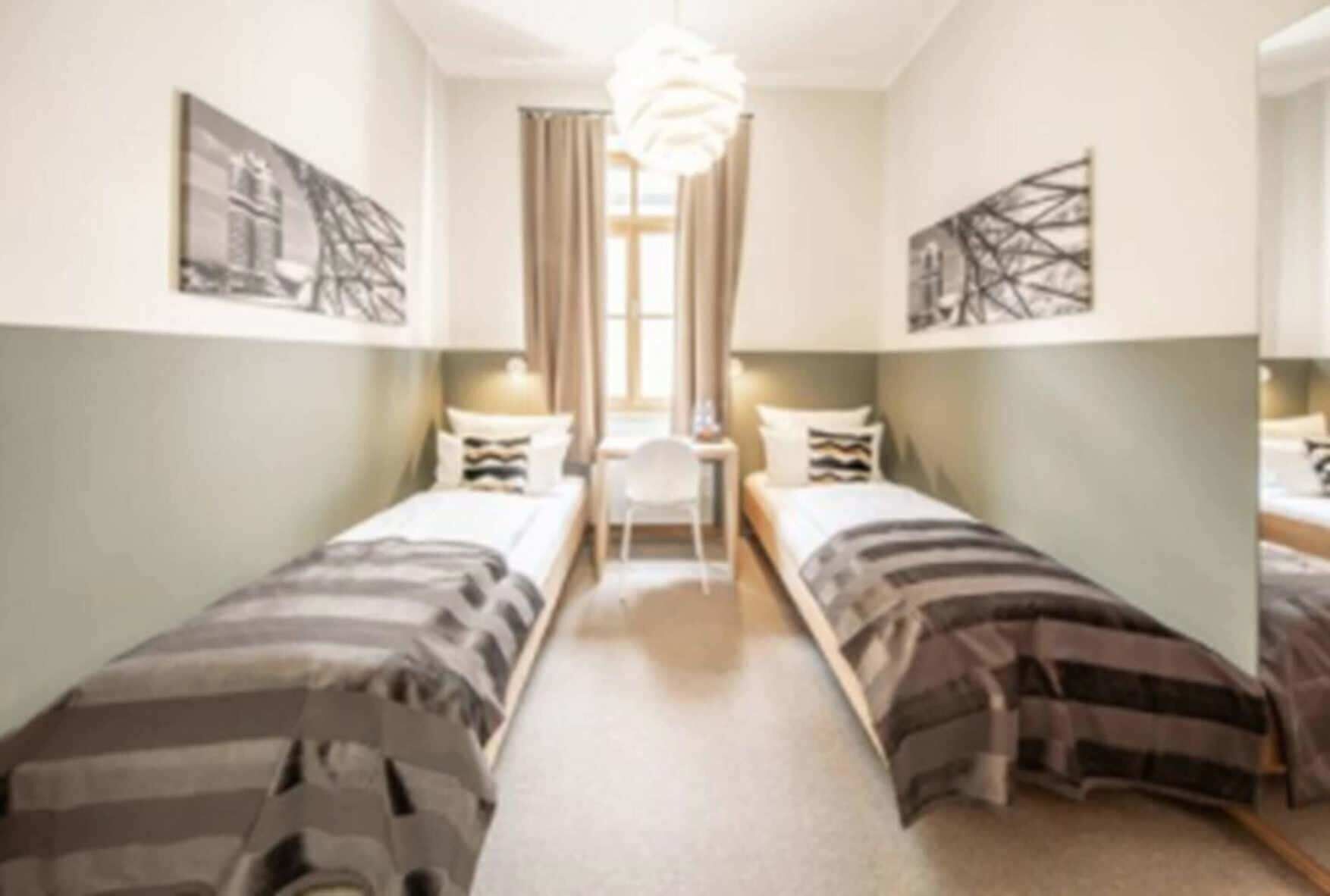 Allergikerbettwaren, Zimmersafe, Schreibtisch