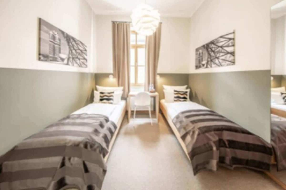 Allergikerbettwaren, Zimmersafe, Schreibtisch