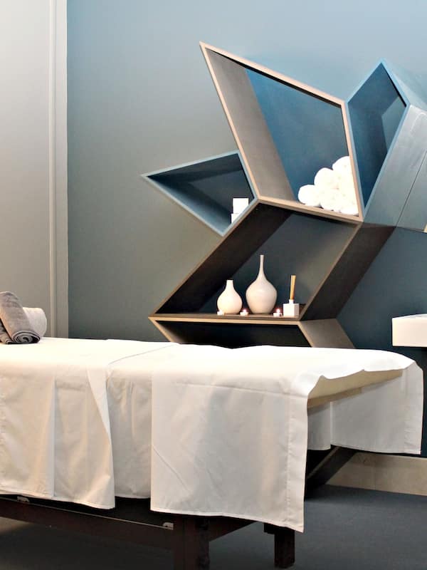 Couples treatment rooms, body treatments, hot stone massages