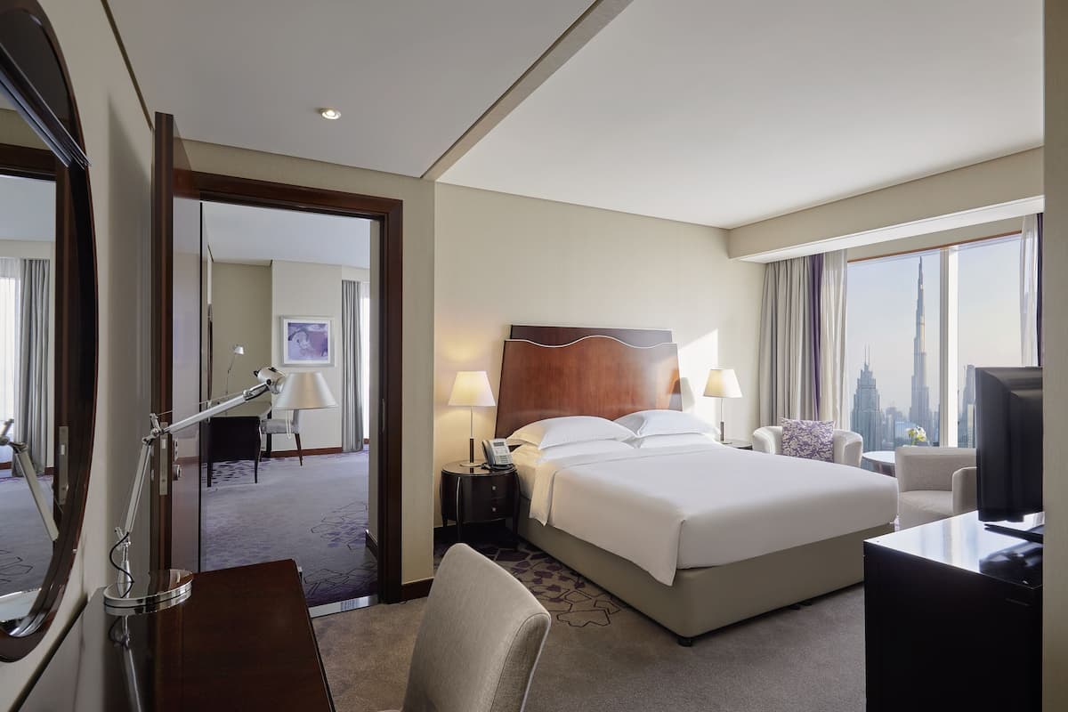 Frette Italian sheets, premium bedding, in-room safe, desk
