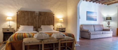 Suite Deluxe | VÀrdeförvaringsskÄp pÄ rummet, gratis wi-fi och sÀngklÀder