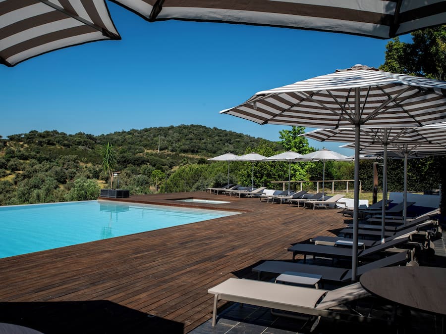 Seasonal outdoor pool, pool umbrellas, sun loungers