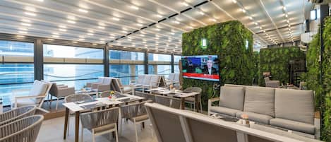 Breakfast, lunch and dinner served