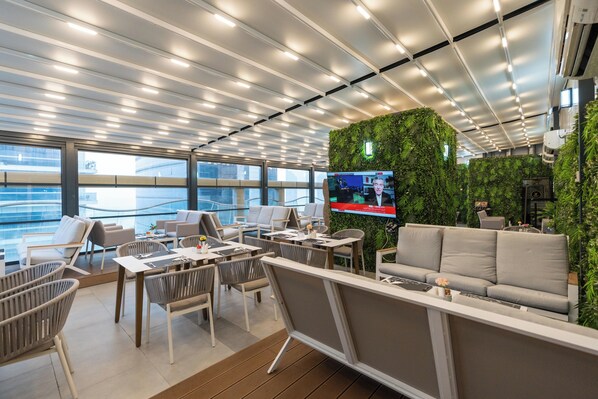 Breakfast, lunch and dinner served - Samaya Hotel Deira (Dubai)