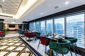 Breakfast, lunch and dinner served - Samaya Hotel Deira (Dubai)