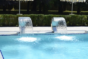 Seasonal outdoor pool, open 9:00 AM to 7:00 PM, pool umbrellas
