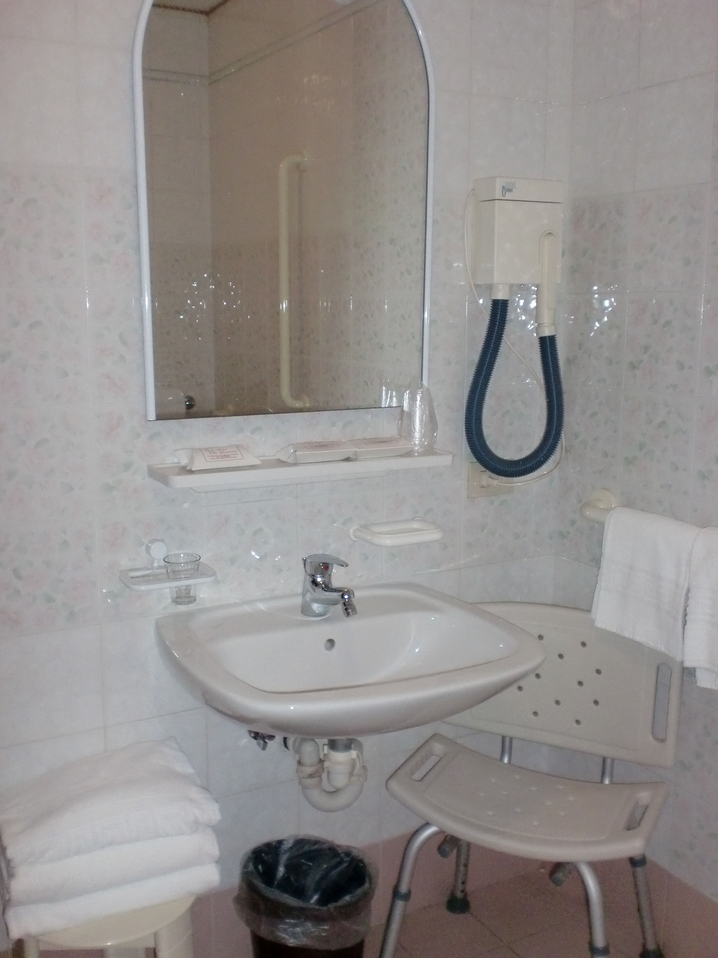 triple room, accessible, annex building | bathroom | free toiletries, hair dryer, bidet, towels