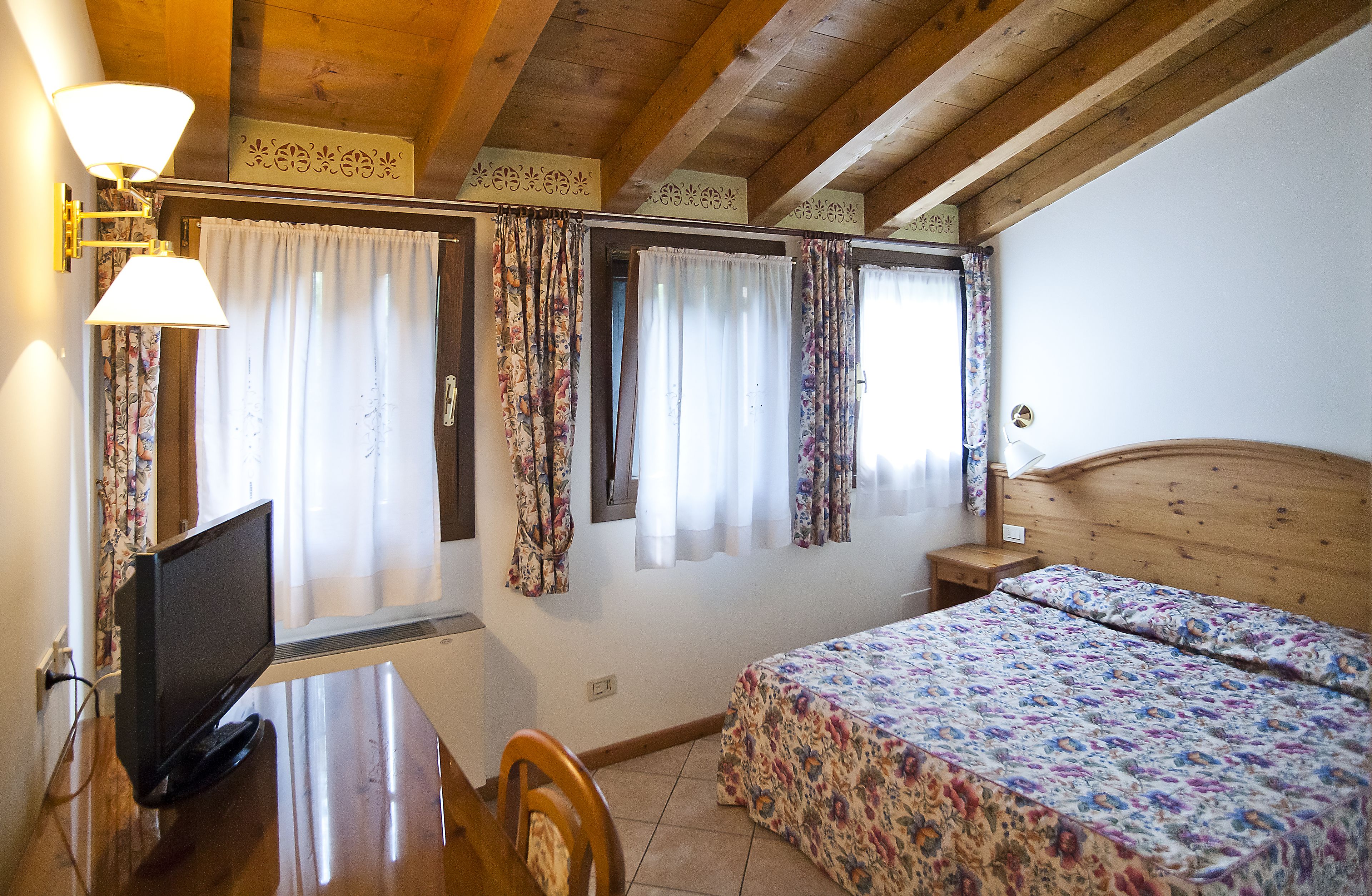 1 bedroom, minibar, blackout curtains, free wifi