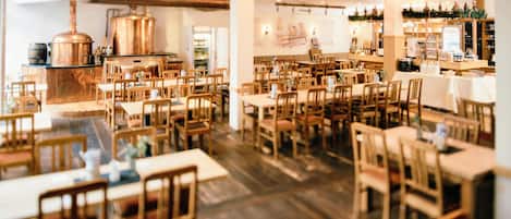 Petit déjeuner, déjeuner et dßner servis sur place
