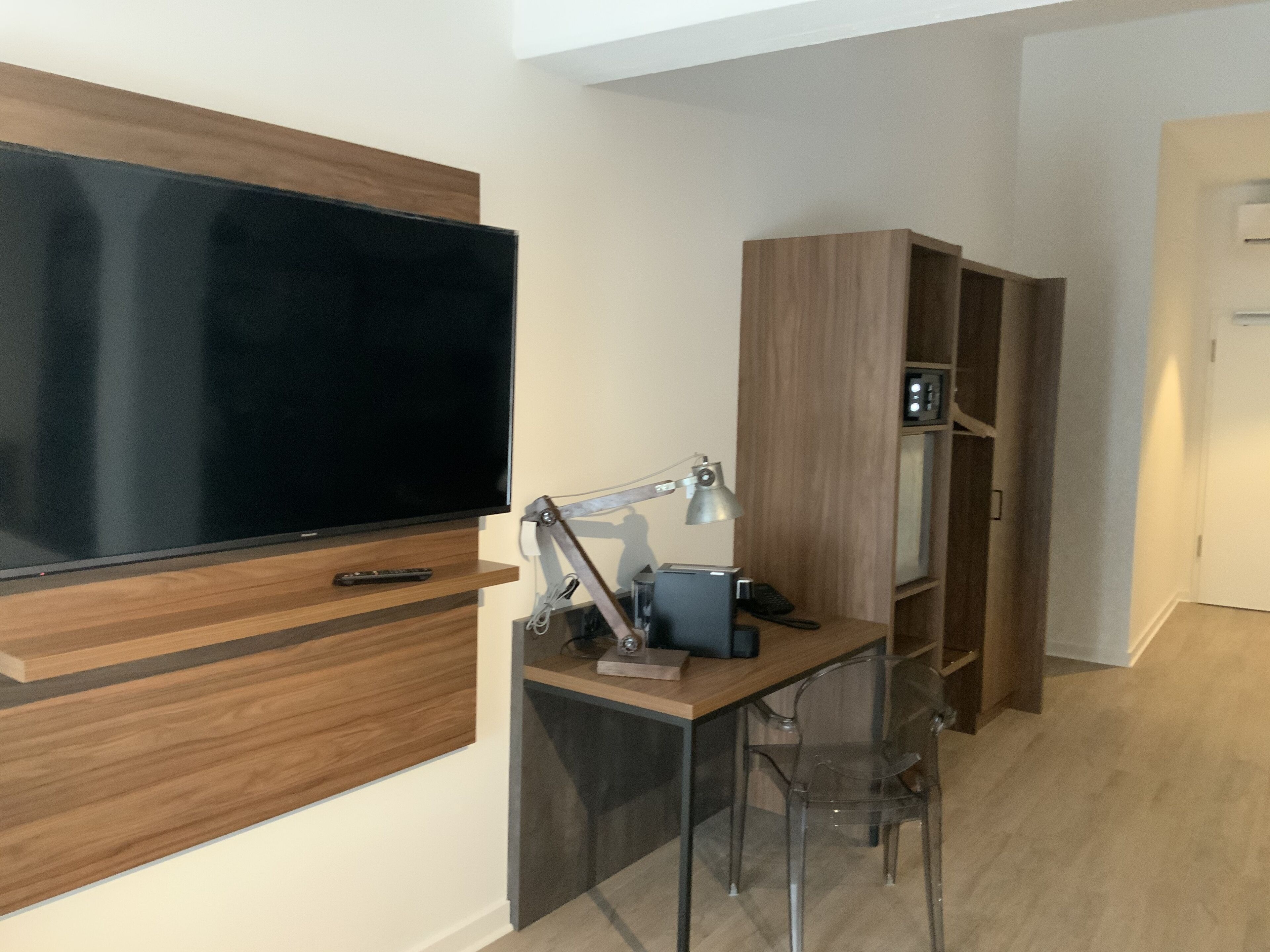 deluxe room | 1 bedroom, premium bedding, in-room safe, desk