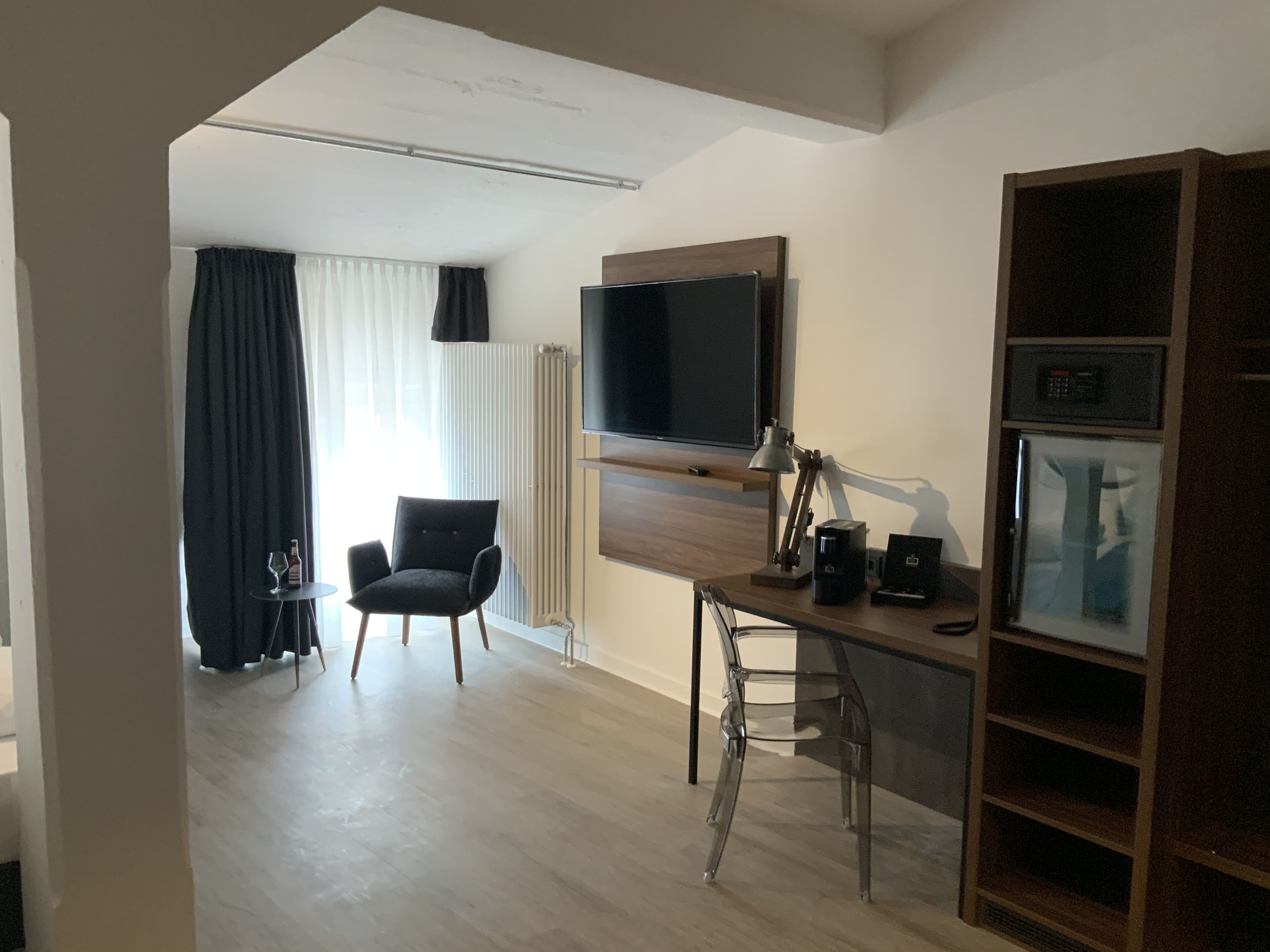 deluxe room | 1 bedroom, premium bedding, in-room safe, desk