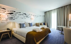 Sábanas de algodón egipcio, cubrecamas y minibar 