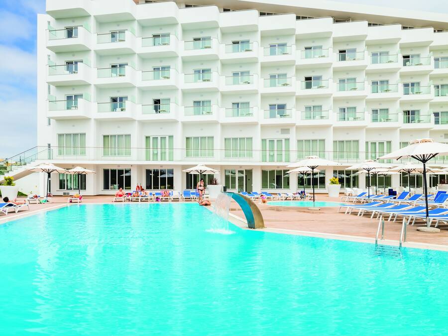 Sisäuima-allas, ulkouima-allas, aurinkotuoleja