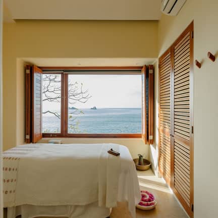 Couples treatment rooms, sauna, hot tub, steam room, body treatments