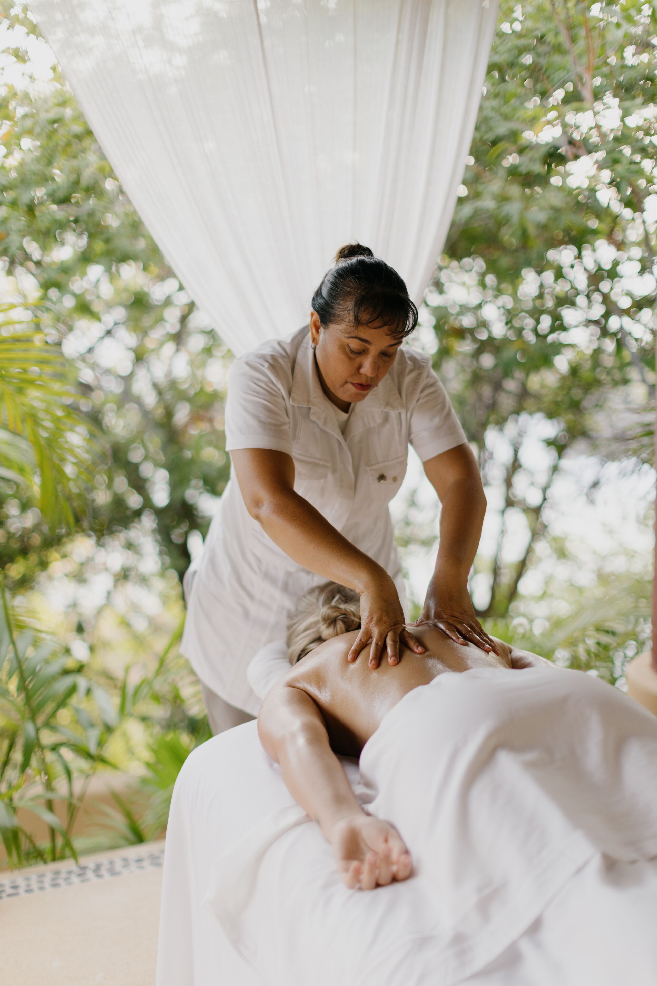 couples treatment room(s), sauna, hot tub, steam room, body treatments