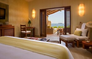 Premium bedding, free minibar, in-room safe, desk - Cala de Mar Resort & Spa Ixtapa (Ixtapa)