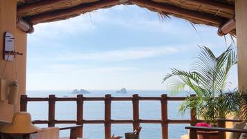 Ropa de cama de alta calidad y minibar con artículos gratuitos