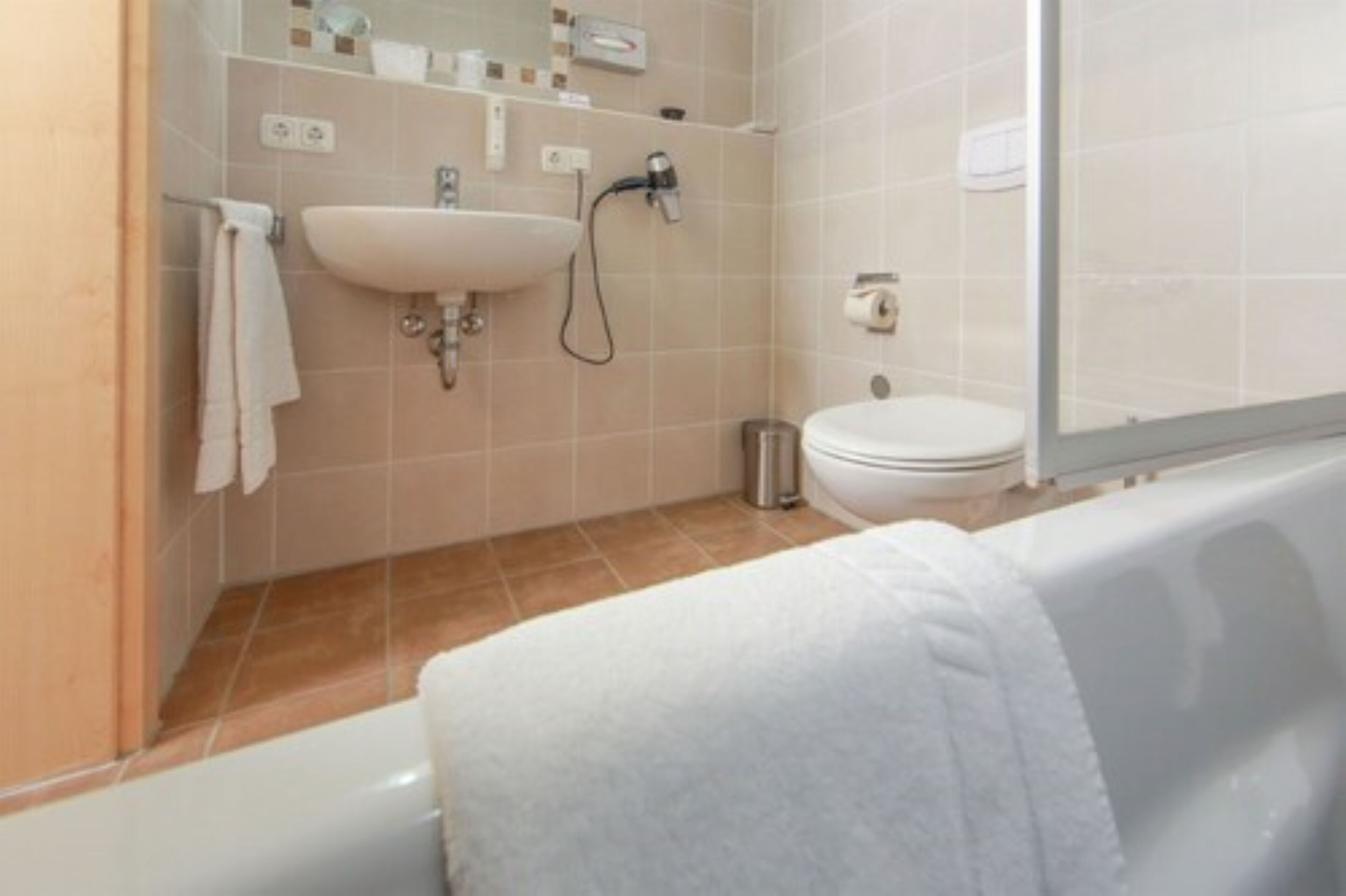 A bathroom with a sink, toilet, and bathtub.