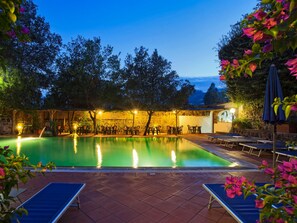Front of property - evening/night - Hotel Cleopatra (Ischia)