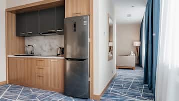 Suite - 1 kingsize-seng - ikke-ryger | Privat køkken | Kaffe-/temaskine